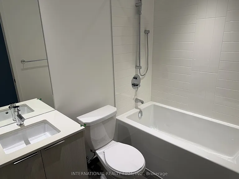 448 Burnhamthorpe Rd W #425 — Photo 6