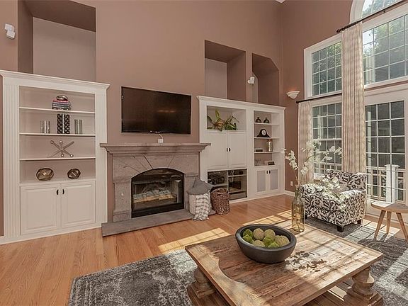 5th image of 8135 Wisteria Dr