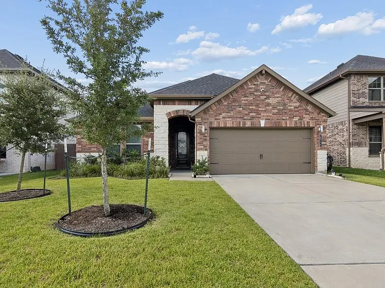 28335 Halle Ray Dr — Photo 2