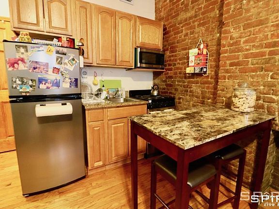 3rd image of 118 W 69th St APT 1A