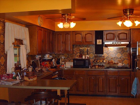Eat in kitchen