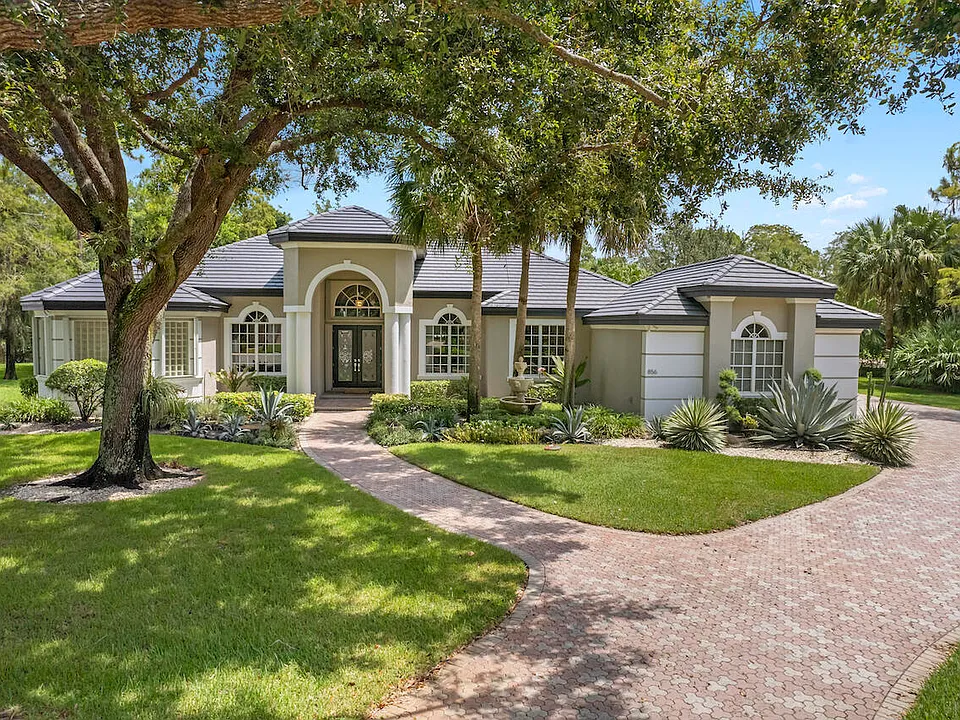 856 Forest Glen Ln