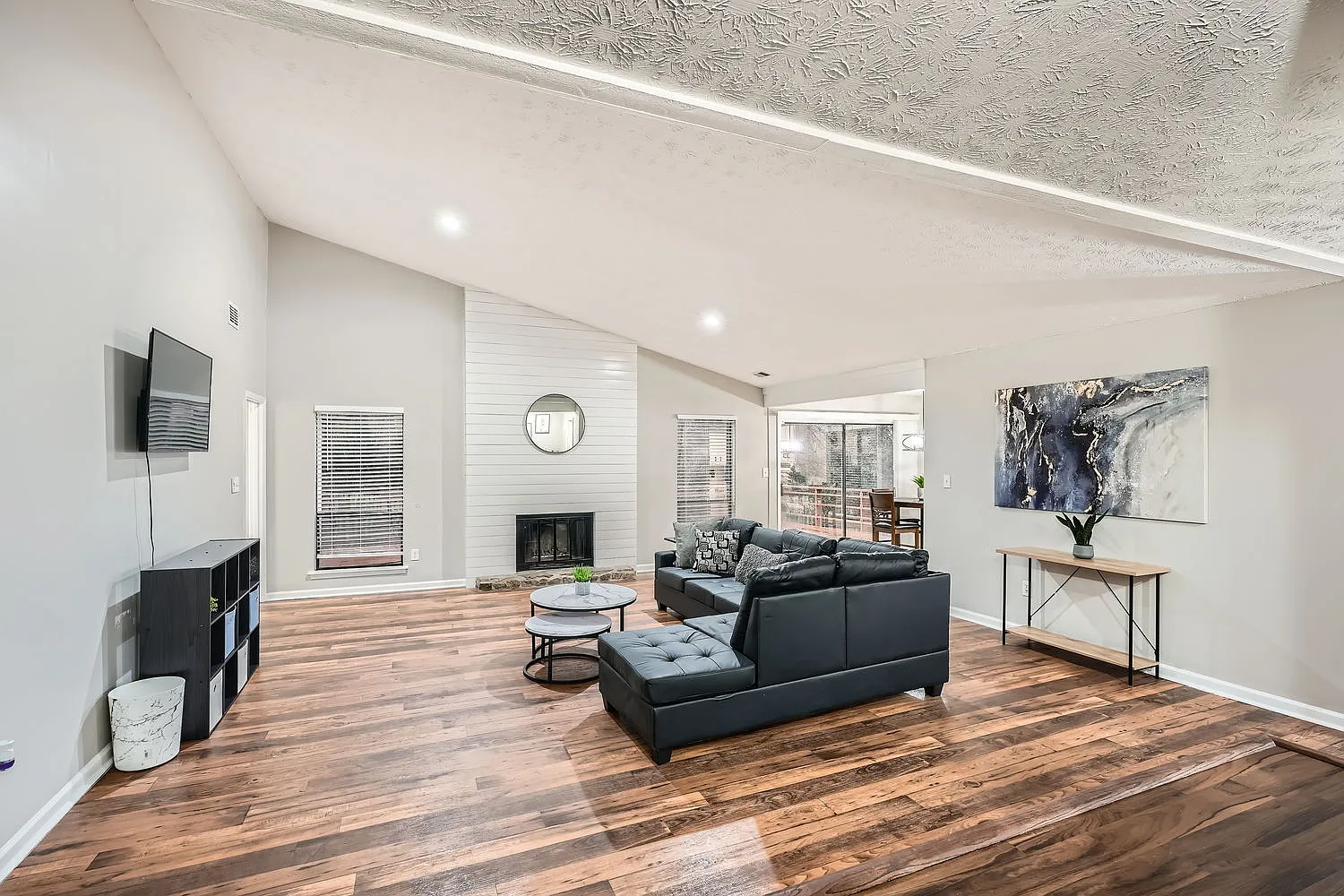 3 bed, 1782 sqft, $4,500 — Photo 3