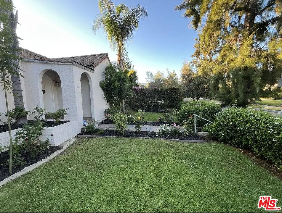 3 bed, 2.0 bath, 1517 sqft, $7,244 — Photo 2