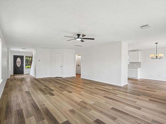 3rd image of 4419 Crossvine Ave