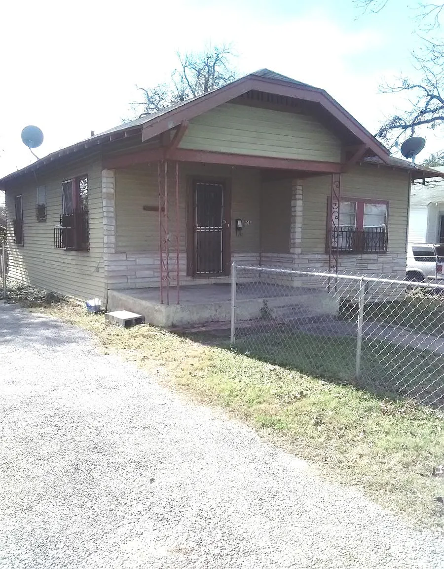 2 bed, 917 sqft, $1,200 — Photo 1