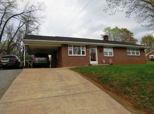 23 Garden Dr, Ridgeway, VA 24148