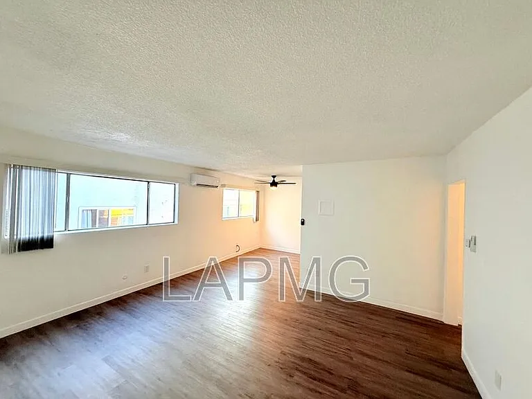 1426 S Point View St #5 — Photo 1