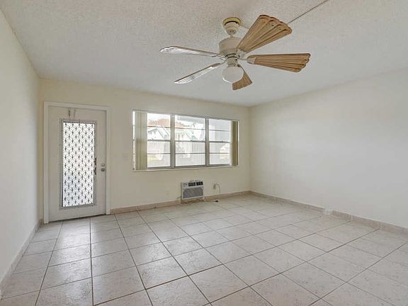 2nd image of 101 Lyndhurst E #101