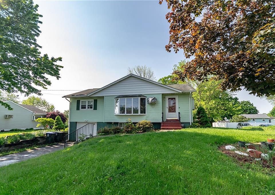 1st image of 11 Roan Ln