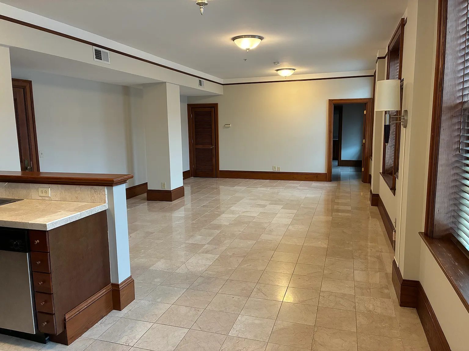 1 bed, 940 sqft, $1,400 — Photo 3