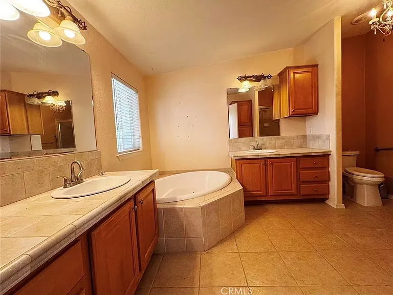 1053 Deercrest Dr — Photo 7