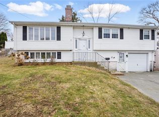31 Seaview Ct, Tiverton, RI 02878