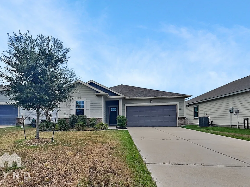 1044 Banyon Tree Ln
