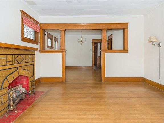 4th image of 251 Willett St