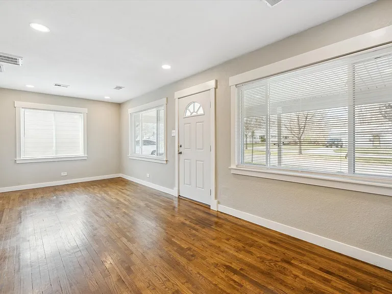 2060 S Irving St — Photo 4