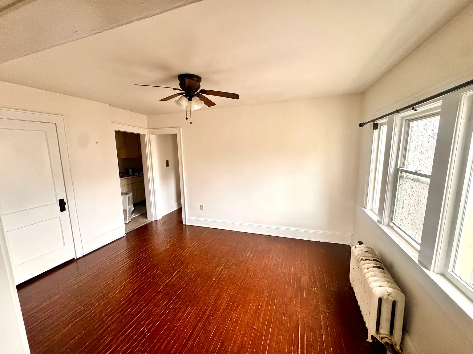 2 bed, 1000 sqft, $990 — Photo 2