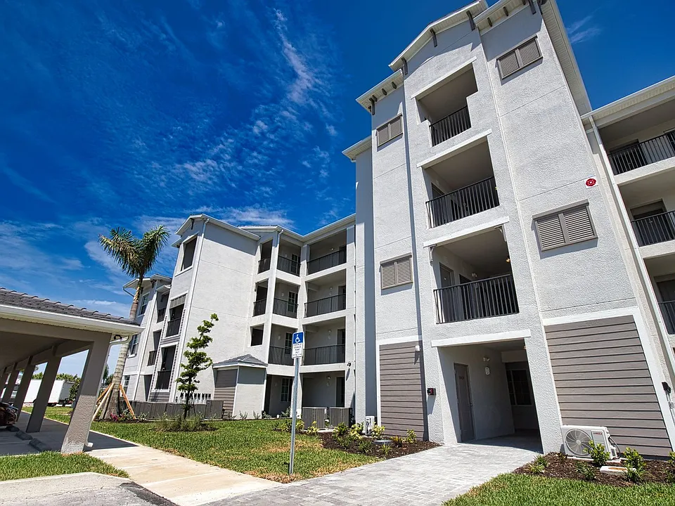 12280 Wellen Golf St #104