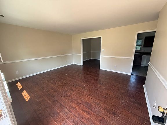 3rd image of 226 Colony Rd