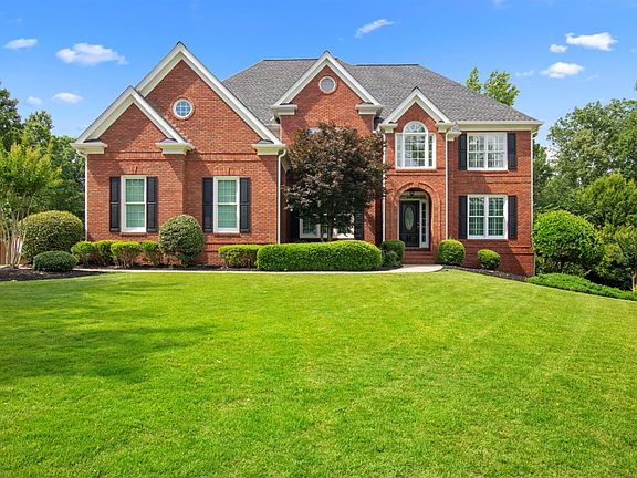 2nd image of 407 Dogwood Way