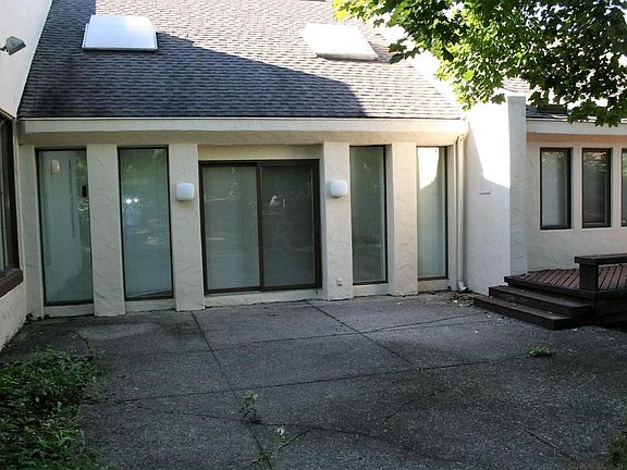 3rd image of 8598 Kinross Ct