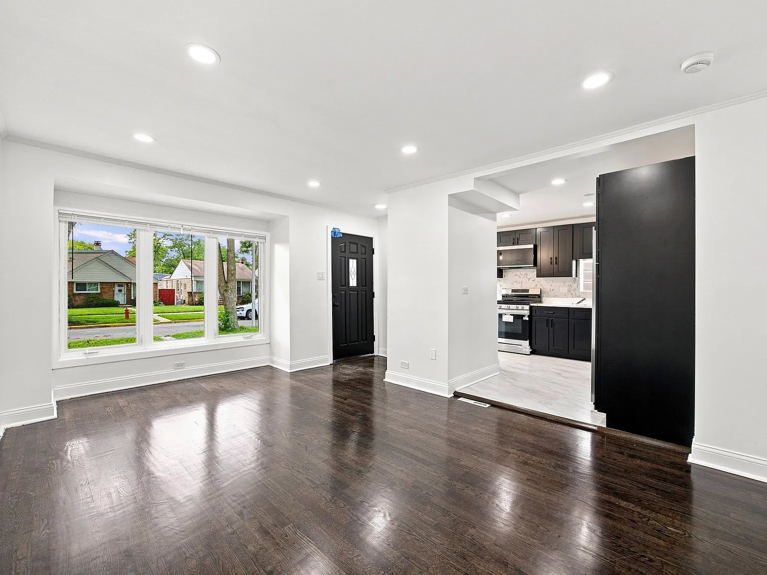 3 bed, 1032 sqft, $2,950 — Photo 3