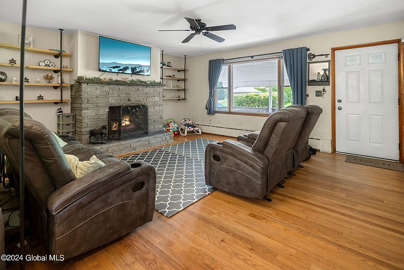 4th image of 1012 Aquetuck Road