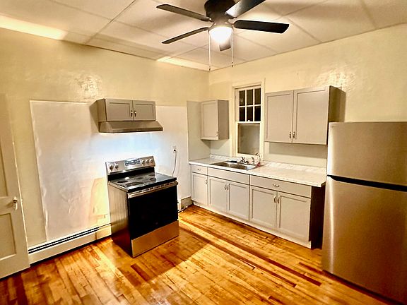 33B York St - Kitchen (night)