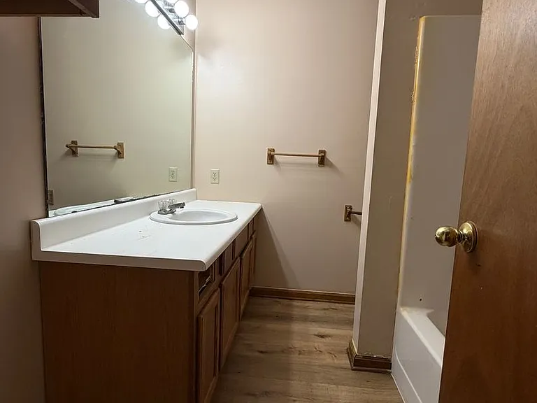 108 Lake Dr — Photo 7