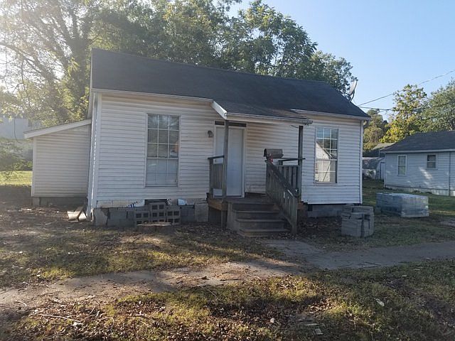 2nd image of 807 Grand Ave