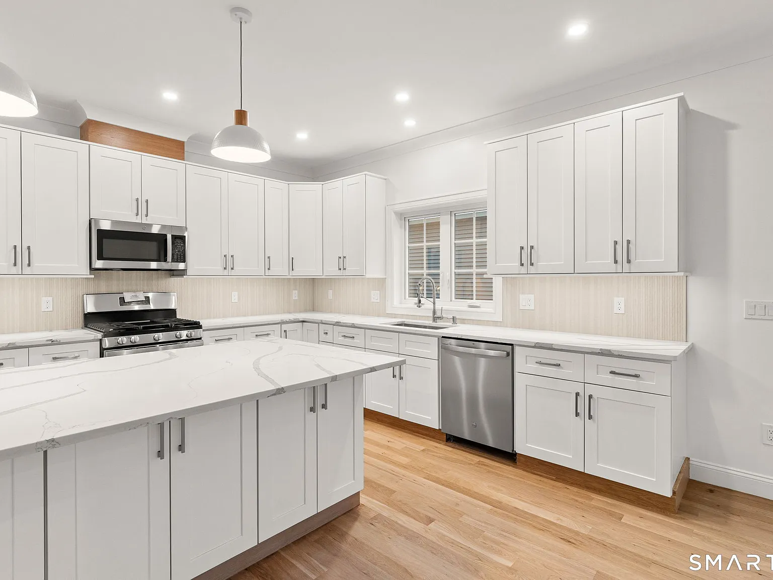 5 bed, 4.5 bath, 3225 sqft, $8,500 — Photo 3