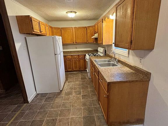 4th image of 121 Central St