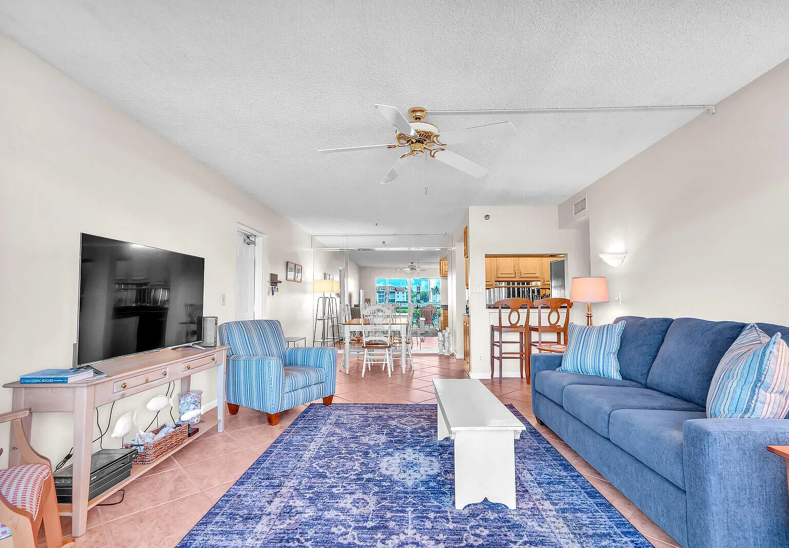 2 bed, 1090 sqft, $3,200 — Photo 3
