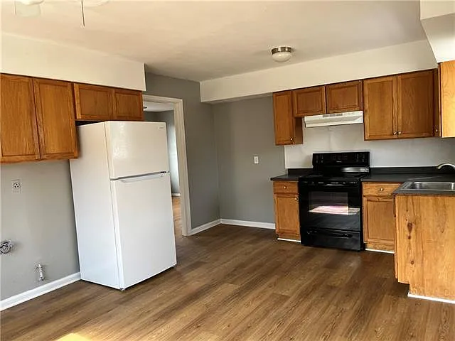 6095 Wilton Dr — Photo 3