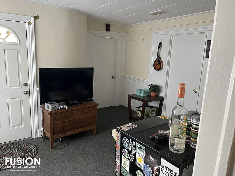 46 Lafountain St — Photo 6
