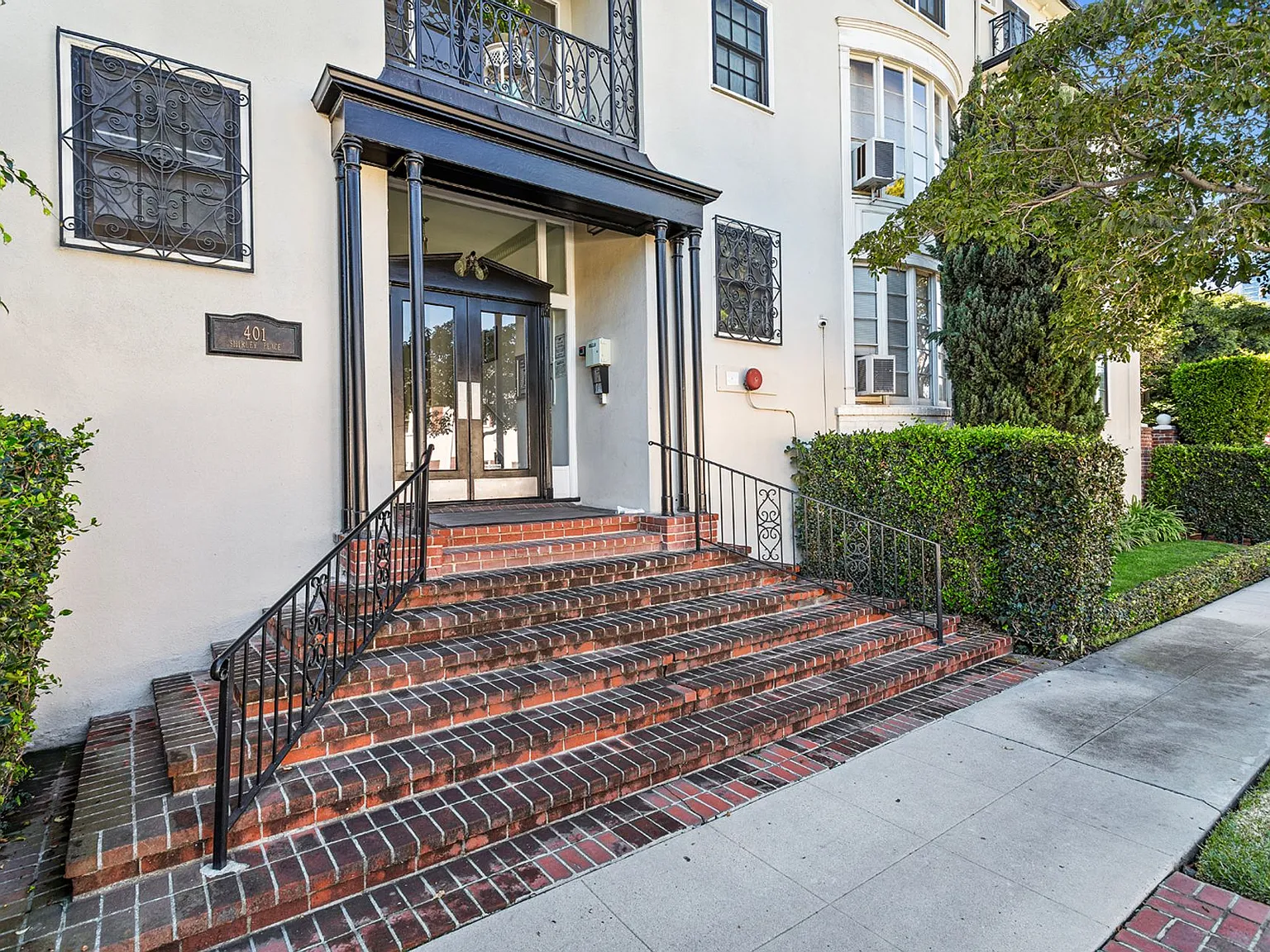 401 Shirley Place — Photo 1
