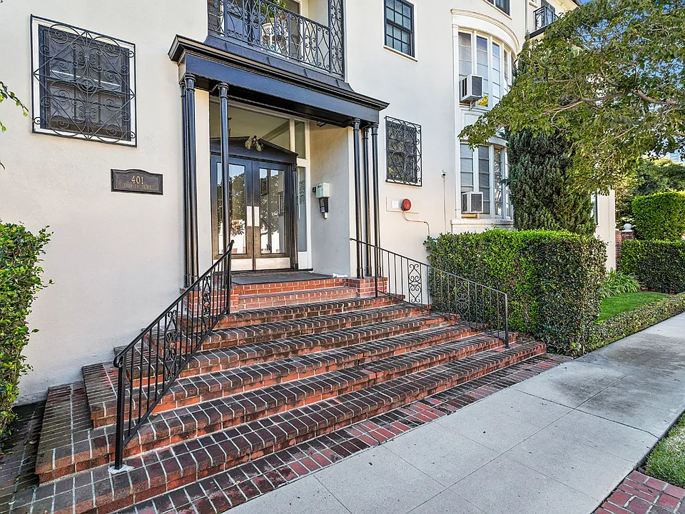 401 Shirley Pl