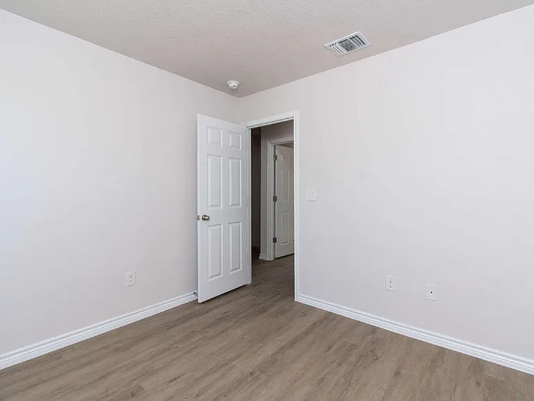 802 White Meadow Ln #B — Photo 13