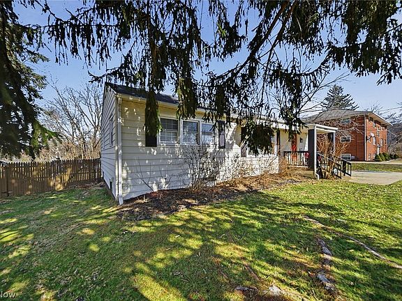 3rd image of 3905 Kent Rd