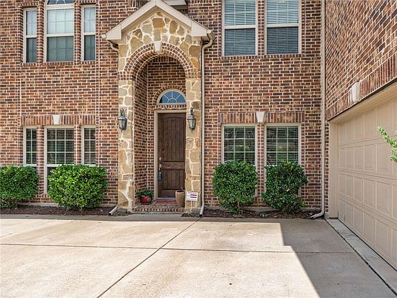 3rd image of 5113 Breezewind Ln