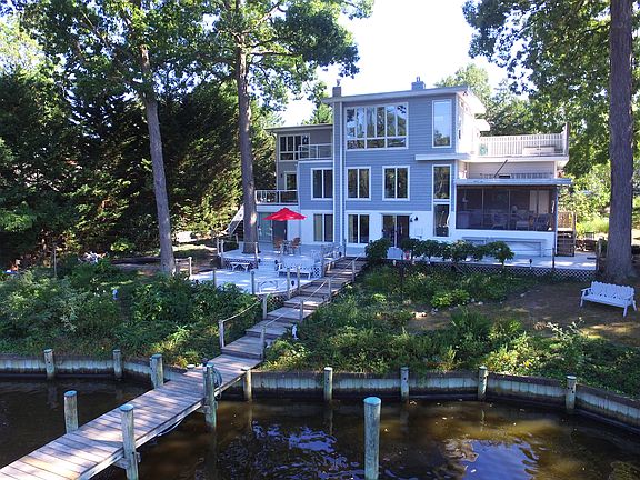 4th image of 704 Warren Dr