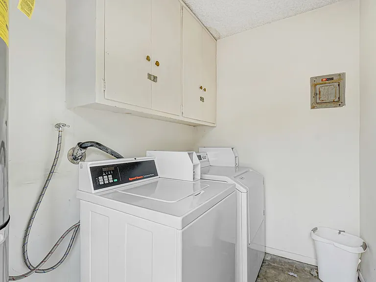 913 Clay Ct — Photo 14