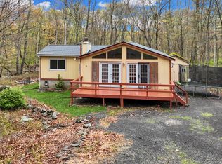 120 Lilac Ct, Dingmans Ferry, PA 18328