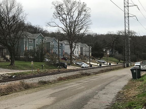 3rd image of 953 W Elmwood Dr