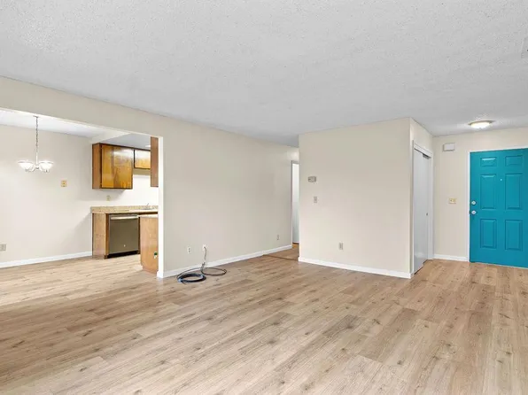 495 Cherry Ln APT B, Manteca, CA 95337