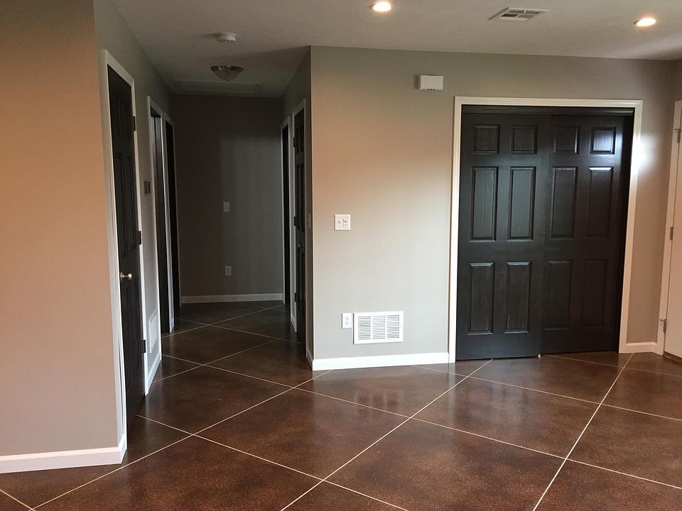 2nd image of 202 W Union St