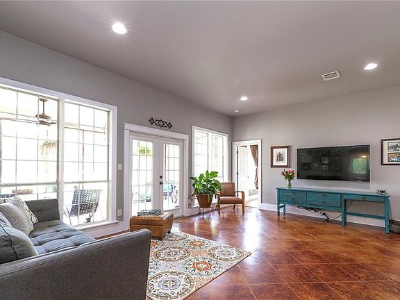 4th image of 335 Honeycomb Cir