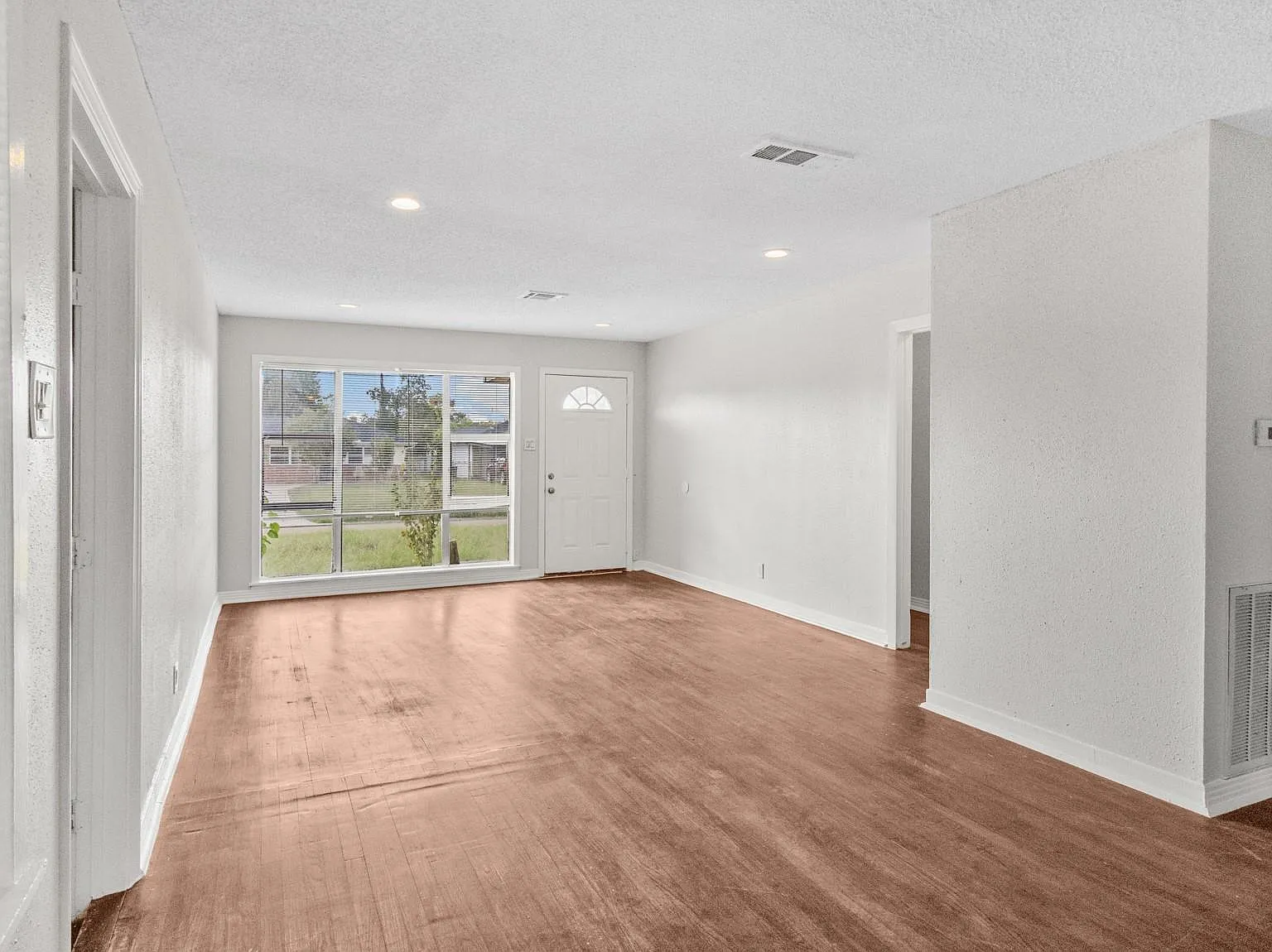 4 bed, 1.5 bath, 1254 sqft, $1,695 — Photo 4