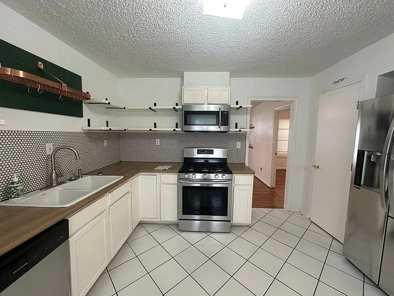 4713 SE 23rd St — Photo 10