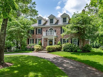 202 Bristol Rd, Wellesley, MA, 02481